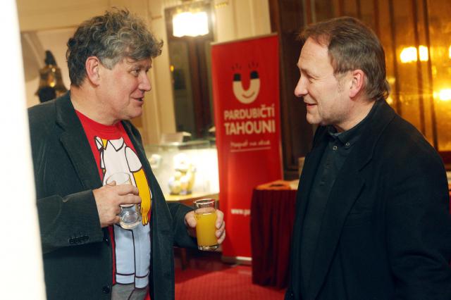 Režisér poslední soutěžní komedie Miroslav Hanuš s režisérem Galavečera smíchu Janem Brichcínem.